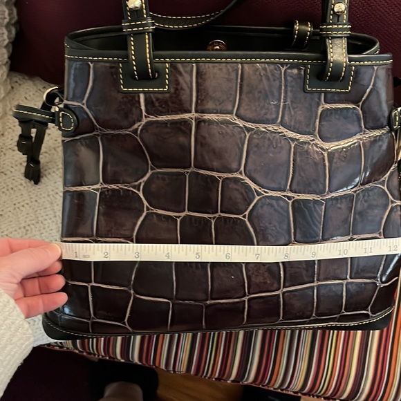 Pre owned Rare Dooney & Bourke Purple smoke tote with wallet. - Picture 14 of 14